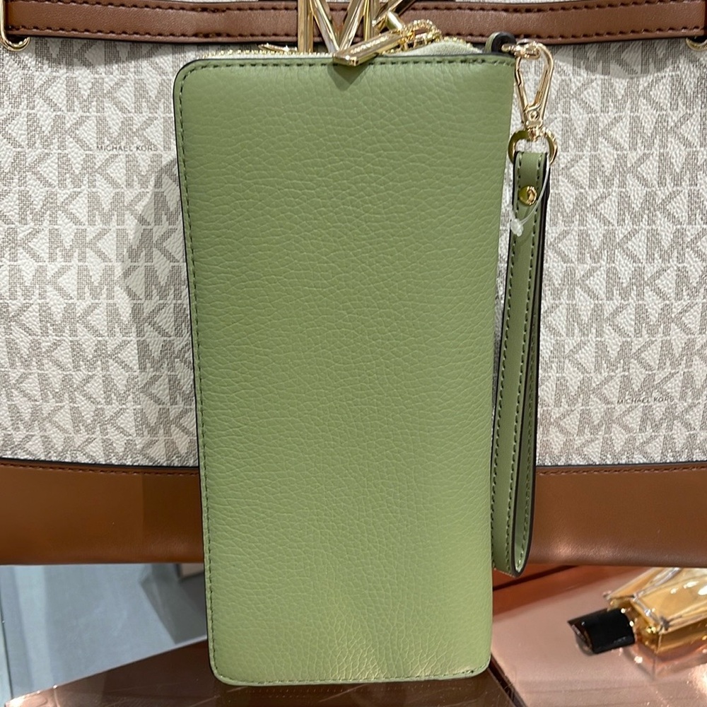 MICHAEL KORS
Leather Continental Wristlet Phone Case Wallet 
Light Sage
NWT - Picture 3 of 16
